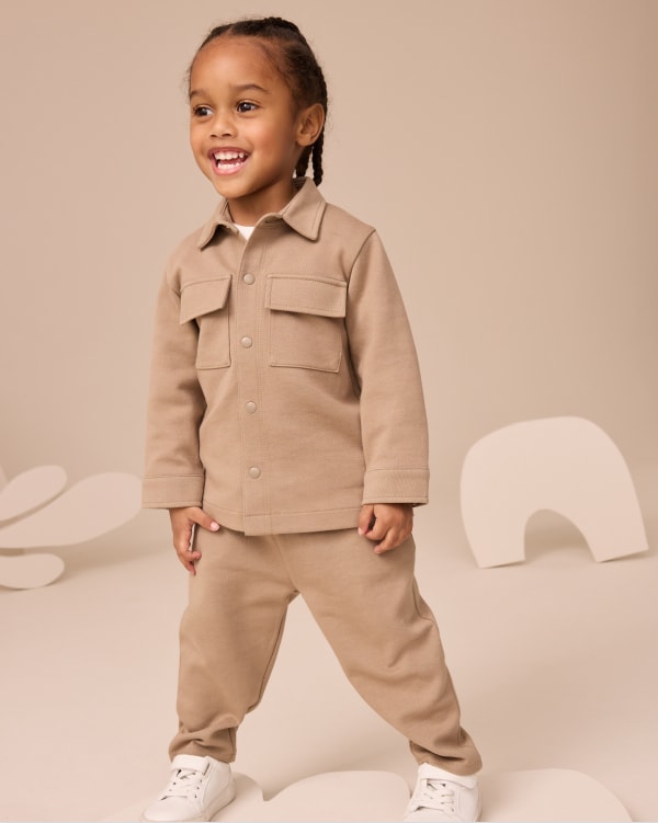 Dəstlər və geyimlər