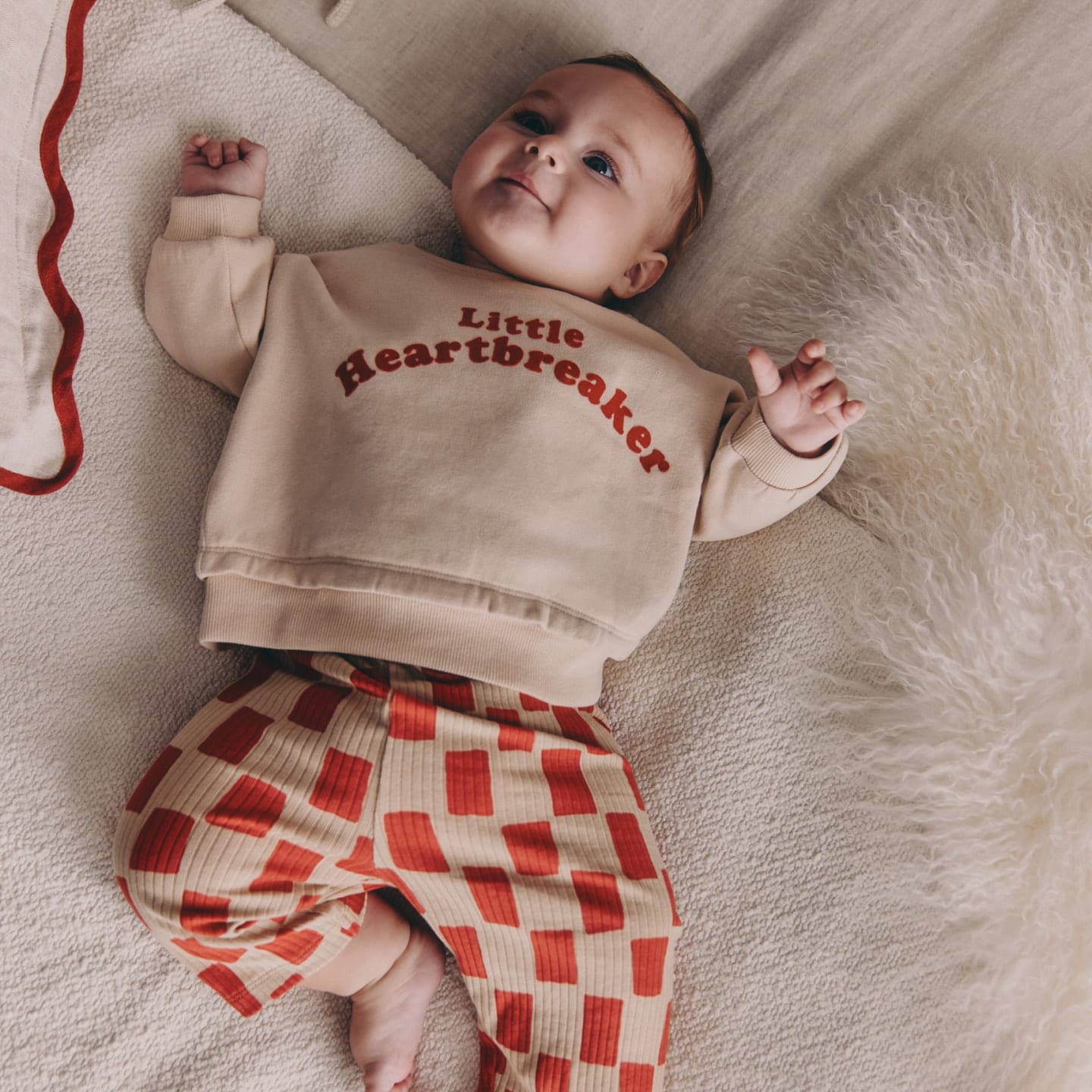 Körpə dəstləri və geyimləri